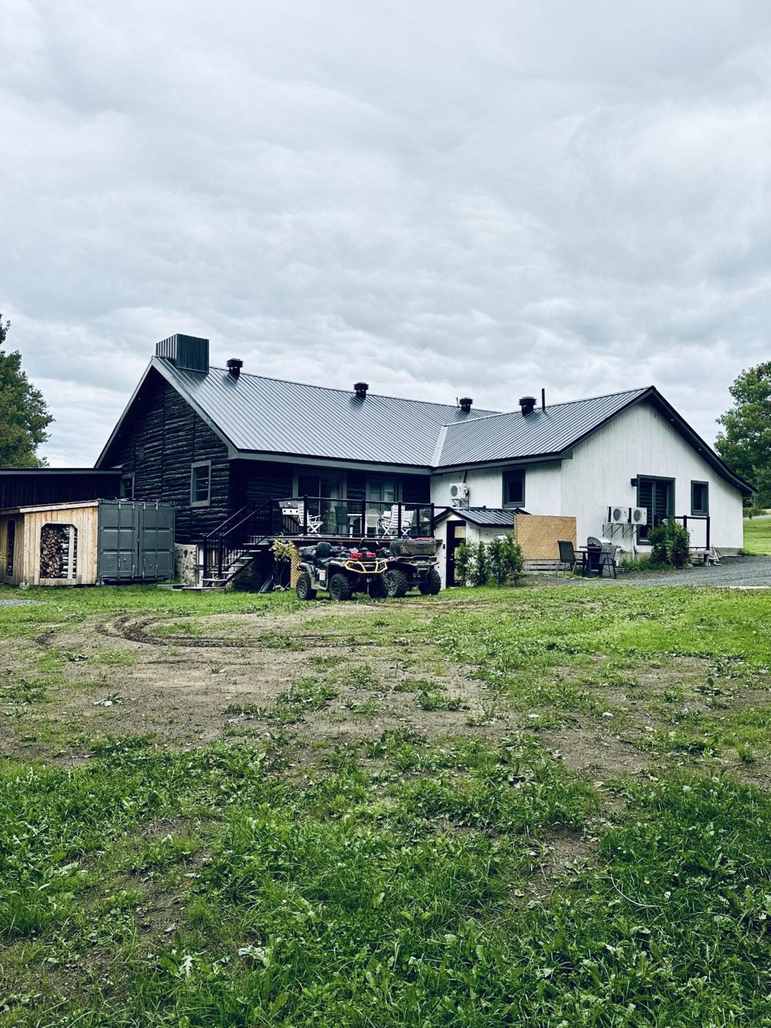 Hebergement Du Grenier 2 0 Notre-Dame-des-Monts Extérieur photo